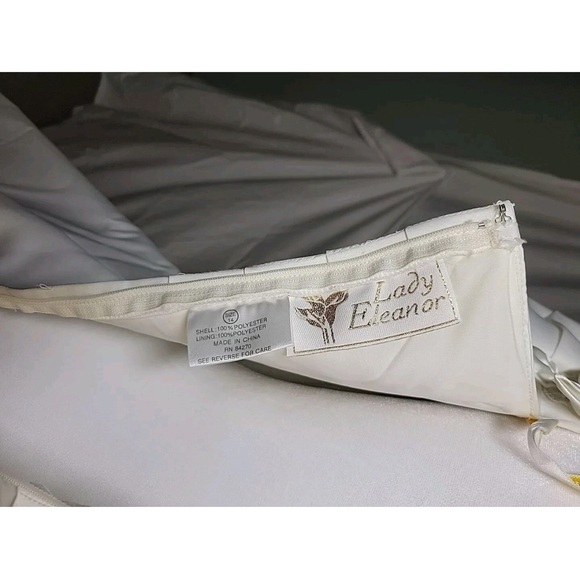 Elegant White Pleated Dress - Picture 9 of 16